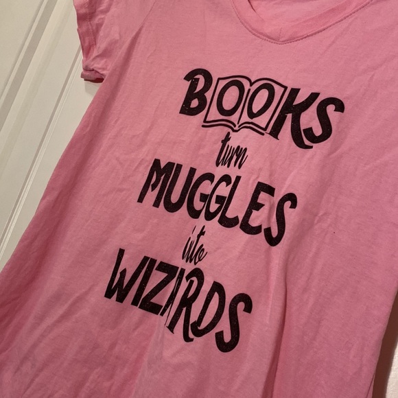 Harry Potter themed T-shirt. Size small. Book lover. Read books. Muggles. Wizard - Picture 3 of 7